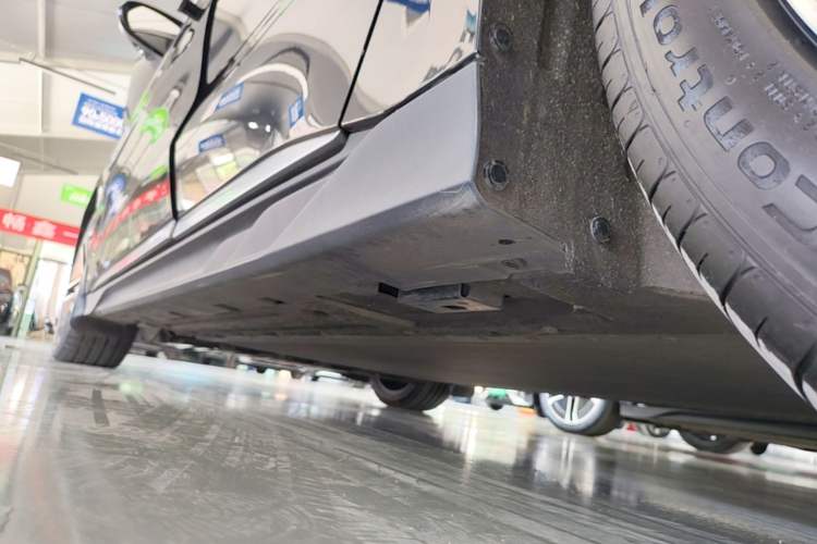 Used BYD Han 2023 EV Champion Edition 605KM Front-Drive Premium Model Left Side Sill