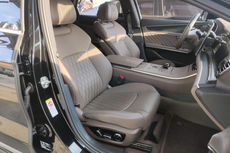 Used BYD Han 2023 DM-i Champion Edition 121KM Prestige Model Right Front Seat