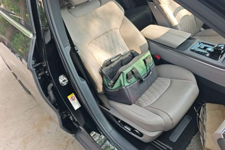 Used BYD Han 2023 EV Champion Edition 715KM Front-Drive Prestige Model Right Front Seat