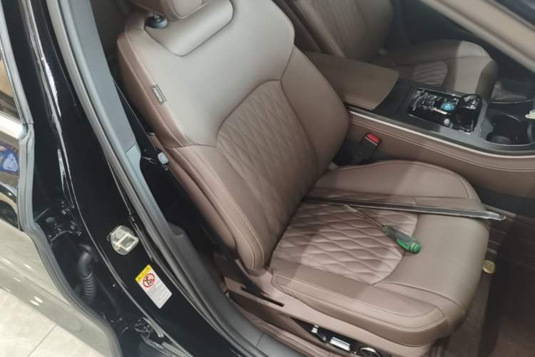 Used BYD Han 2023 DM-i Champion Edition 121KM Prestige Model Right Front Seat