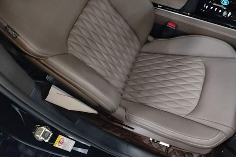 Used BYD Han 2023 EV Champion Edition 605KM Front-Drive Premium Model Right Front Seat