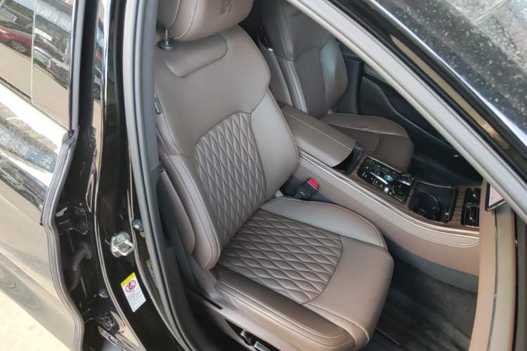 Used BYD Han 2023 DM-i Champion Edition 121KM Prestige Model Right Front Seat