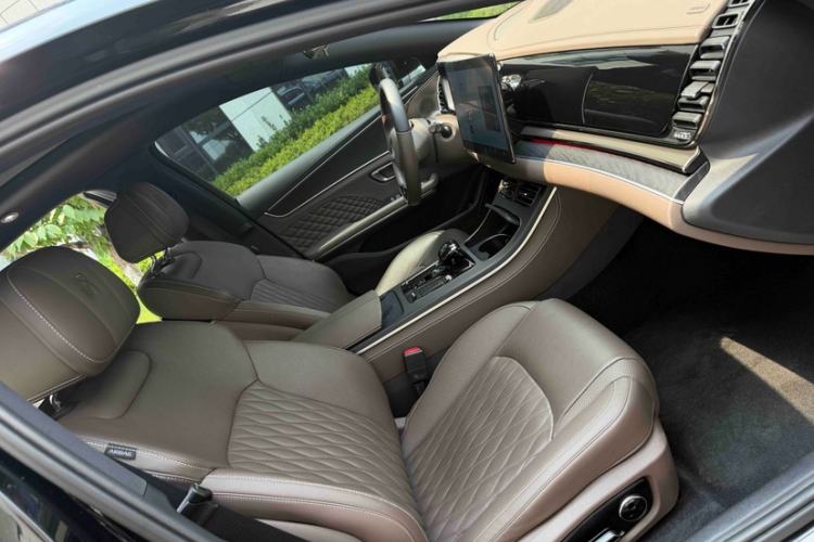 Used BYD Han 2023 DM-i Champion Edition 121KM Prestige Model Right Front Seat