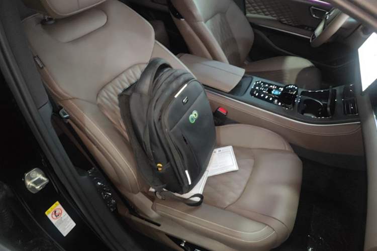 Used BYD Han 2023 DM-i Champion Edition 200KM Flagship Model Right Front Seat