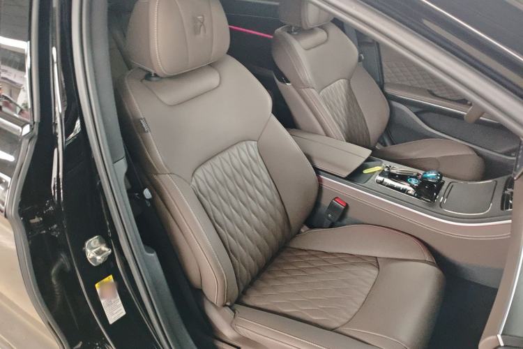 Used BYD Han 2023 DM-i Champion Edition 121KM Prestige Model Right Front Seat