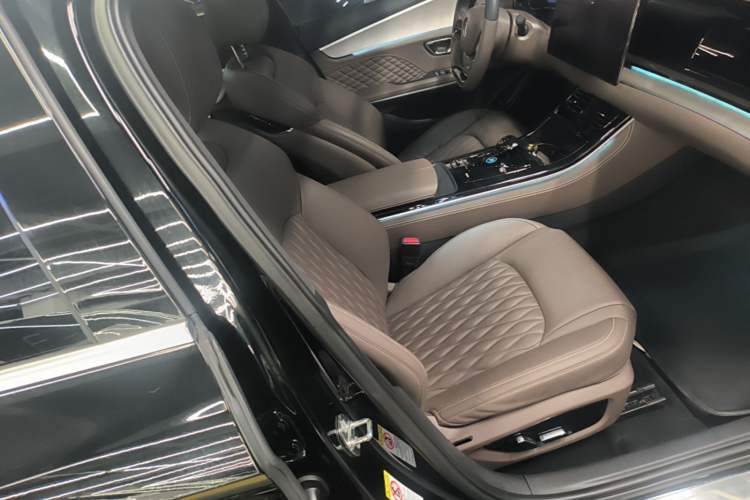 Used BYD Han 2023 DM-i Champion Edition 121KM Prestige Model Right Front Seat