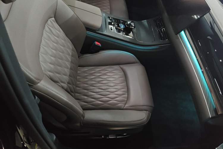 Used BYD Han 2023 DM-i Champion Edition 121KM Prestige Model Right Front Seat