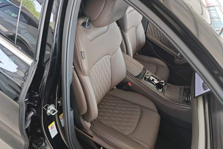 Used BYD Han 2023 DM-i Champion Edition 121KM Prestige Model Right Front Seat