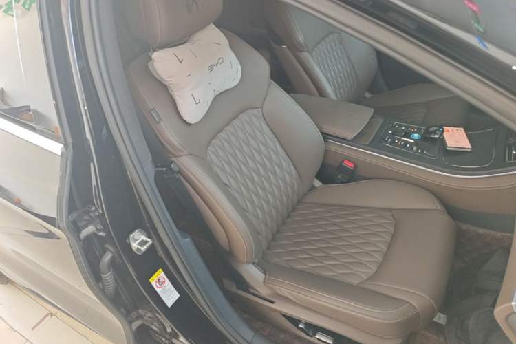 Used BYD Han 2023 DM-i Champion Edition 121KM Prestige Model Right Front Seat