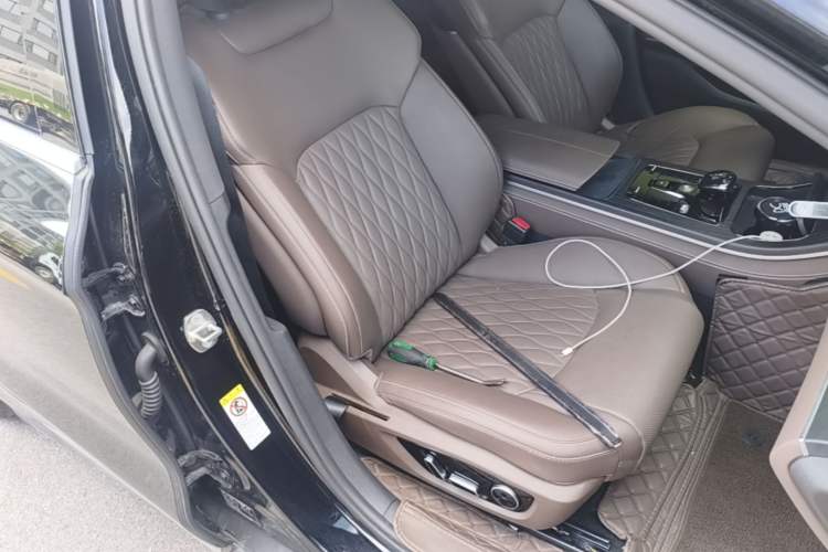 Used BYD Han 2023 DM-i Champion Edition 121KM Prestige Model Right Front Seat