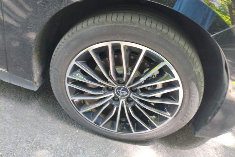 Used BYD Han 2023 EV Champion Edition 506KM Front-Wheel-Drive Premium Model Right Front Wheel Hub