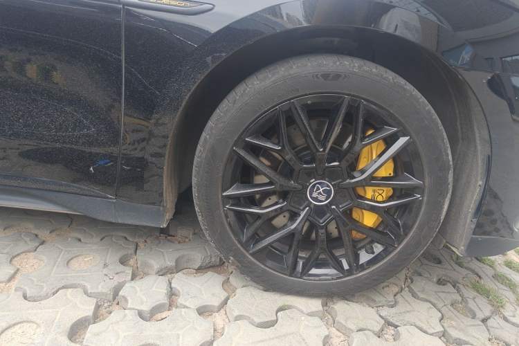 Used BYD Han 2023 DM-p War God Edition Right Front Wheel Hub