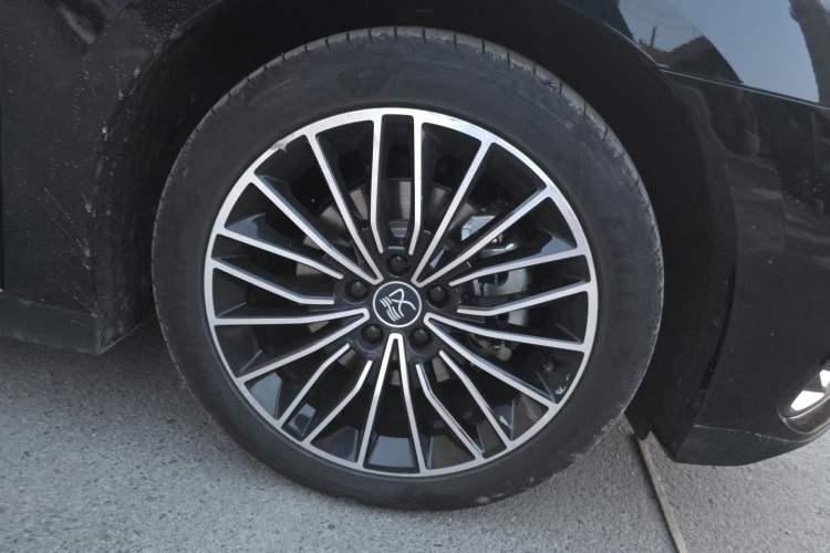 Used BYD Han 2023 DM-i Champion Edition 121KM Prestige Model Right Front Wheel Hub