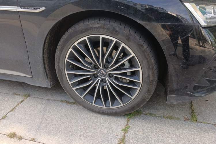 Used BYD Han 2023 DM-i Champion Edition 121KM Prestige Model Right Front Wheel Hub