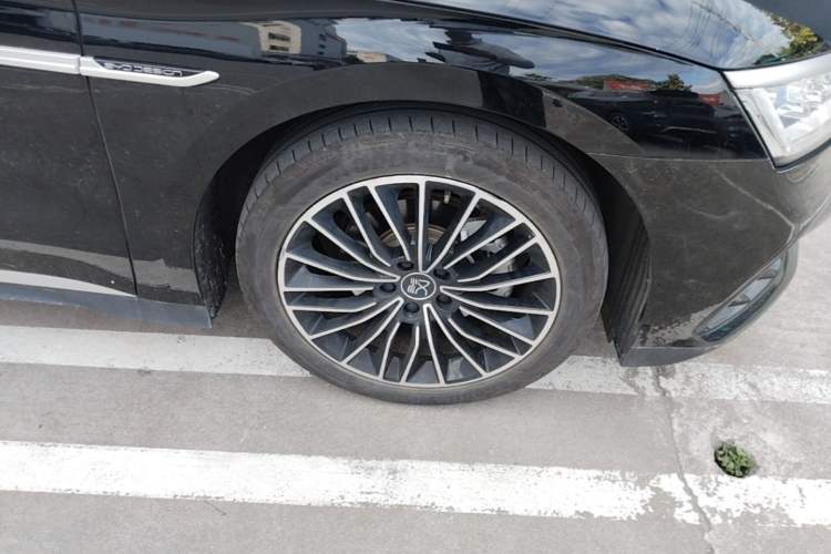 Used BYD Han 2023 DM-i Champion Edition 121KM Prestige Model Right Front Wheel Hub