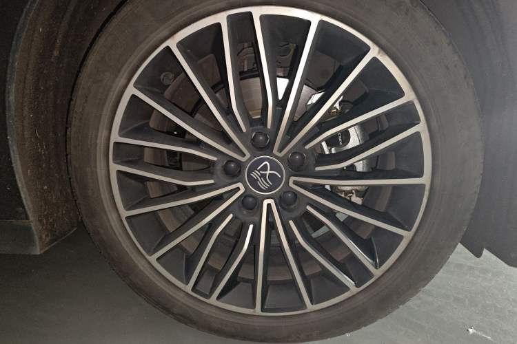 Used BYD Han 2023 DM-i Champion Edition 121KM Prestige Model Right Front Wheel Hub