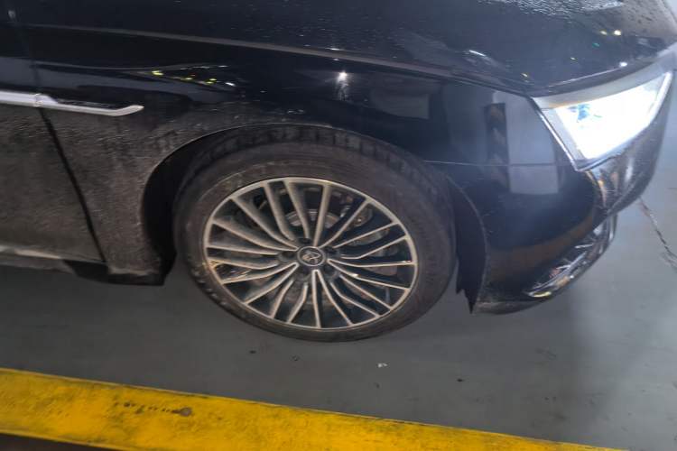 Used BYD Han 2023 DM-i Champion Edition 121KM Prestige Model Right Front Wheel Hub