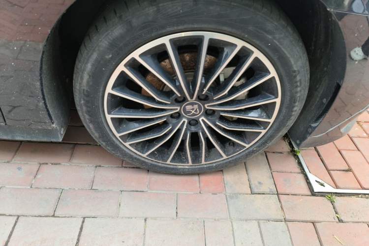 Used BYD Han 2023 DM-i Champion Edition 121KM Prestige Model Right Front Wheel Hub