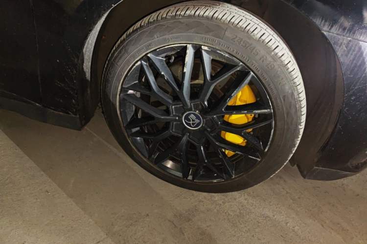 Used BYD Han 2023 DM-p War God Edition Right Front Wheel Hub