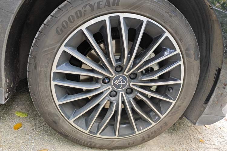 Used BYD Han 2023 DM-i Champion Edition 121KM Prestige Model Right Front Wheel Hub