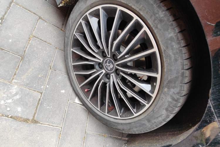 Used BYD Han 2023 DM-i Champion Edition 121KM Prestige Model Right Front Wheel Hub