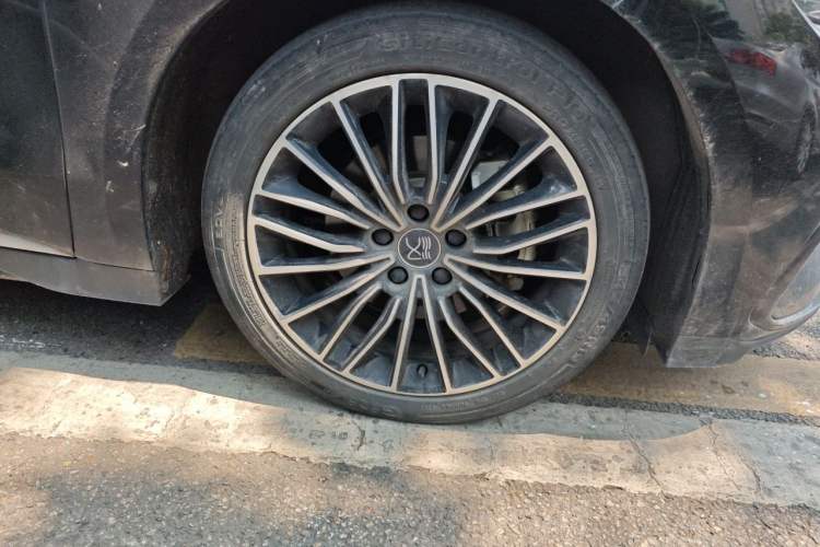 Used BYD Han 2023 EV Champion Edition 506KM Front-Wheel-Drive Premium Model Right Front Wheel Hub