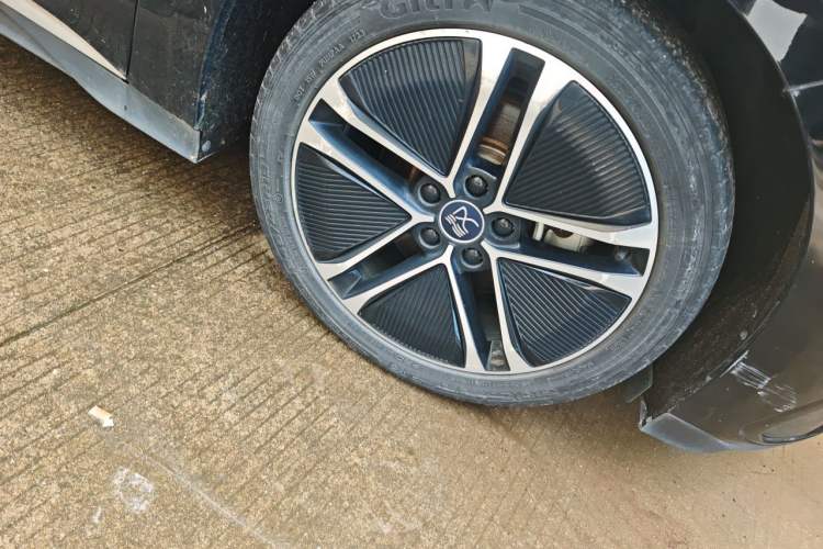 Used BYD Han 2023 EV Champion Edition 605KM Front-Drive Premium Model Right Front Wheel Hub