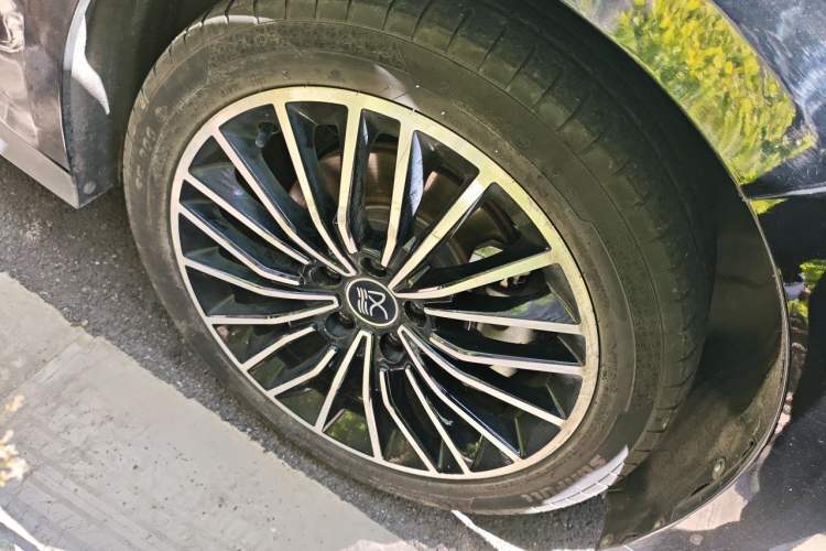 Used BYD Han 2023 EV Champion Edition 506KM Front-Wheel-Drive Premium Model Right Front Wheel Hub
