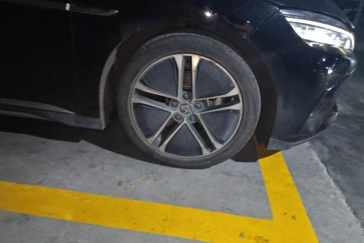 Used BYD Han 2023 EV Champion Edition 605KM Front-Drive Premium Model Right Front Wheel Hub