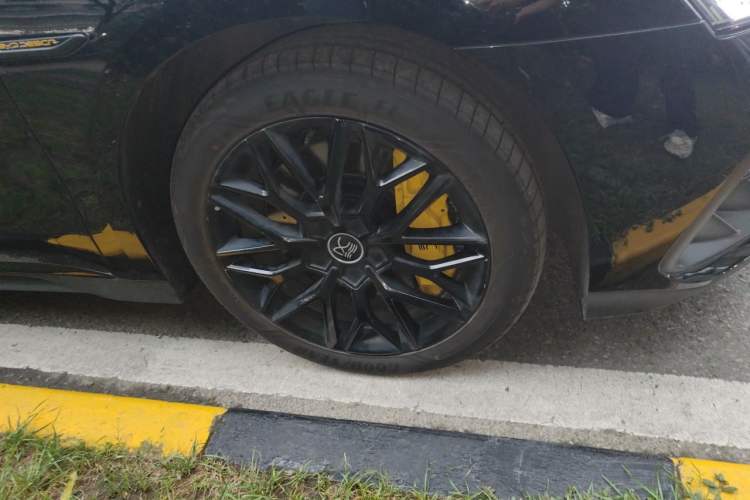 Used BYD Han 2023 DM-p War God Edition Right Front Wheel Hub