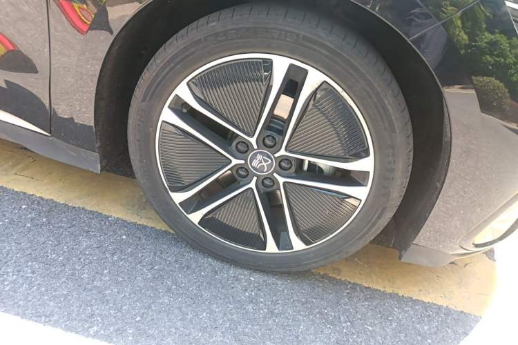 Used BYD Han 2023 EV Champion Edition 605KM Front-Drive Premium Model Right Front Wheel Hub