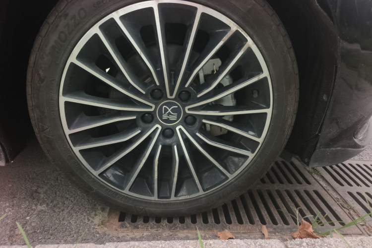 Used BYD Han 2023 DM-i Champion Edition 121KM Prestige Model Right Front Wheel Hub