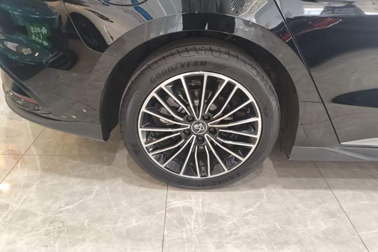 Used BYD Han 2023 DM-i Champion Edition 121KM Prestige Model Right Rear Wheel Hub