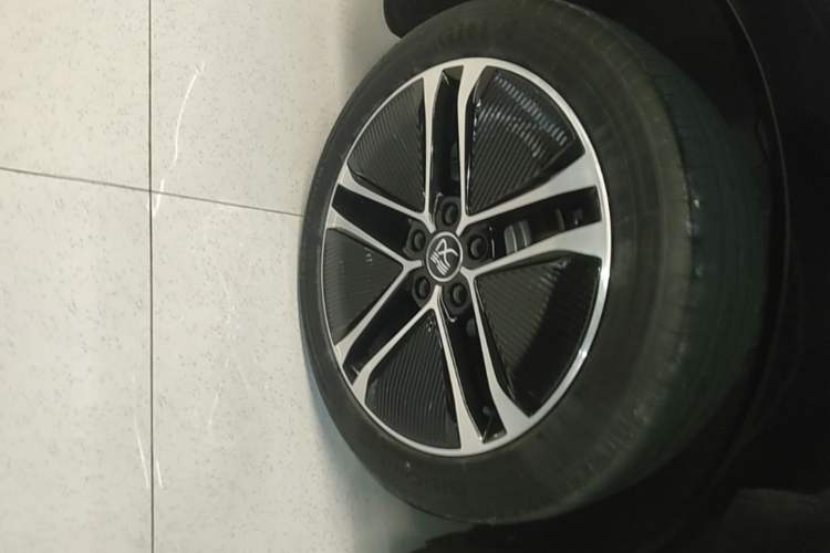 Used BYD Han 2023 EV Champion Edition 605KM Front-Drive Premium Model Right Rear Wheel Hub