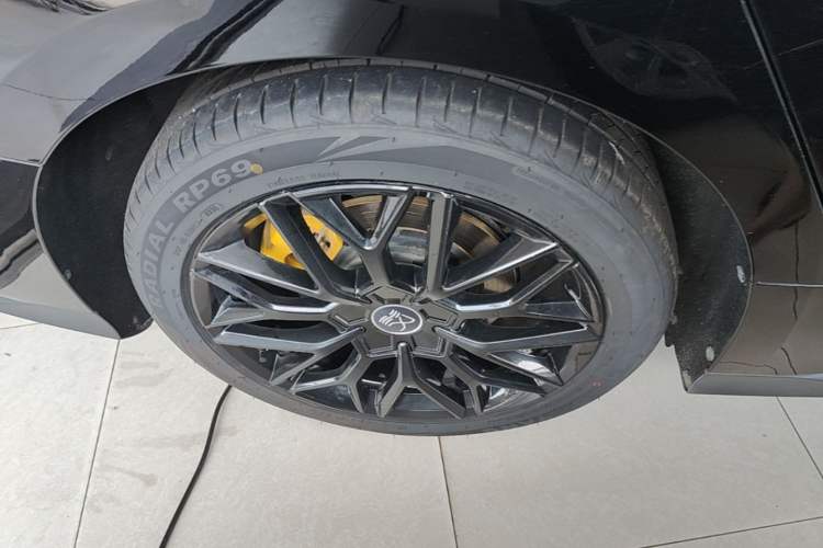 Used BYD Han 2023 DM-p War God Edition Right Rear Wheel Hub