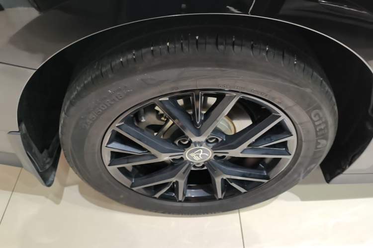 Used BYD Han 2023 DM-i Champion Edition 121KM Prestige Model Right Rear Wheel Hub