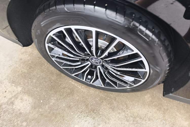 Used BYD Han 2023 DM-i Champion Edition 121KM Prestige Model Right Rear Wheel Hub