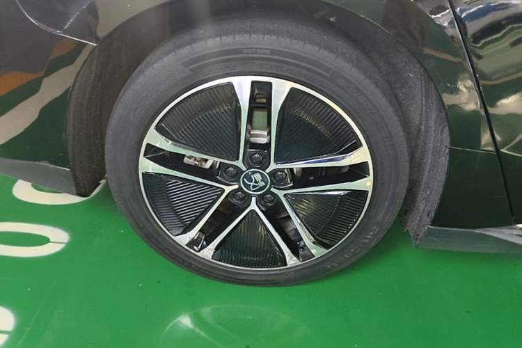Used BYD Han 2023 EV Champion Edition 605KM Front-Drive Premium Model Right Rear Wheel Hub