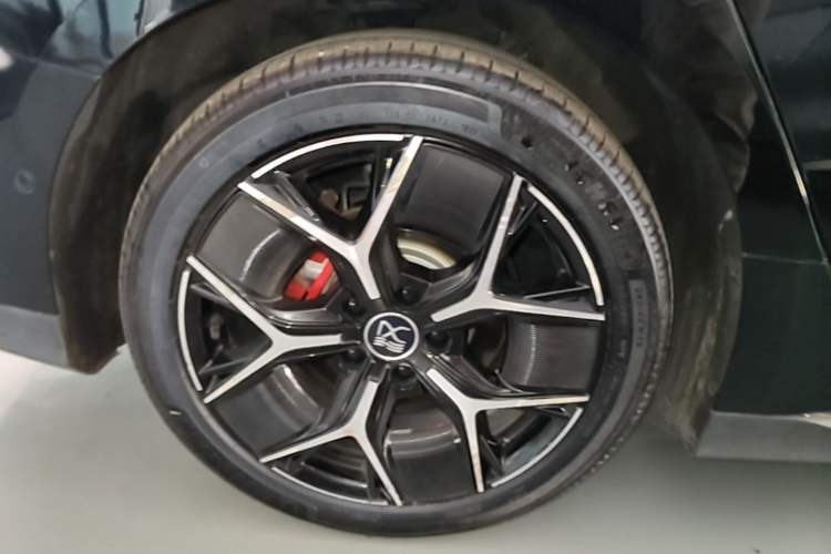 Used BYD Han 2023 EV Champion Edition 715 km Front-Drive Flagship Model Right Rear Wheel Hub