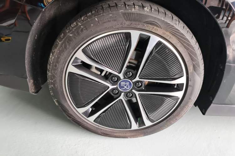 Used BYD Han 2023 EV Champion Edition 605KM Front-Drive Premium Model Right Rear Wheel Hub