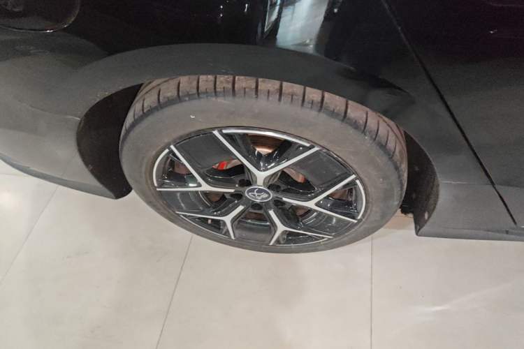 Used BYD Han 2023 DM-i Champion Edition 200KM Flagship Model Right Rear Wheel Hub