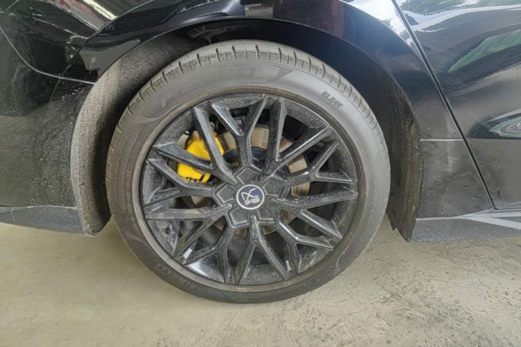 Used BYD Han 2023 DM-p War God Edition Right Rear Wheel Hub