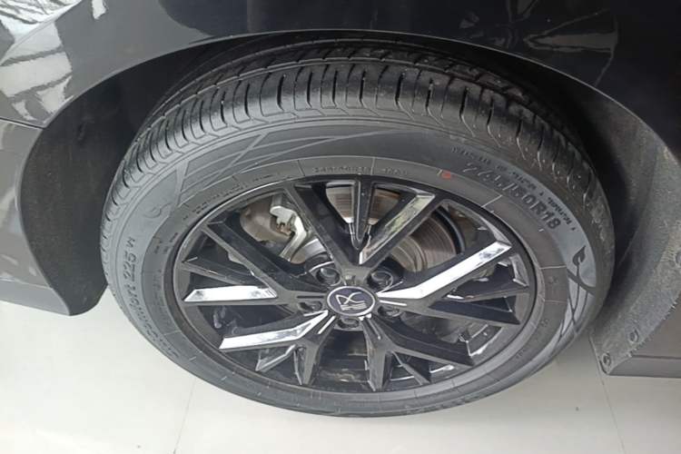 Used BYD Han 2023 DM-i Champion Edition 121KM Prestige Model Right Rear Wheel Hub