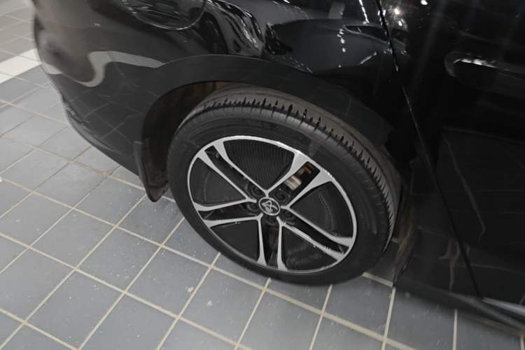 Used BYD Han 2023 EV Champion Edition 605KM Front-Drive Premium Model Right Rear Wheel Hub