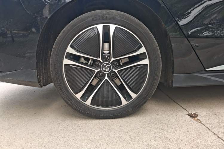 Used BYD Han 2023 EV Champion Edition 605KM Front-Drive Premium Model Right Rear Wheel Hub