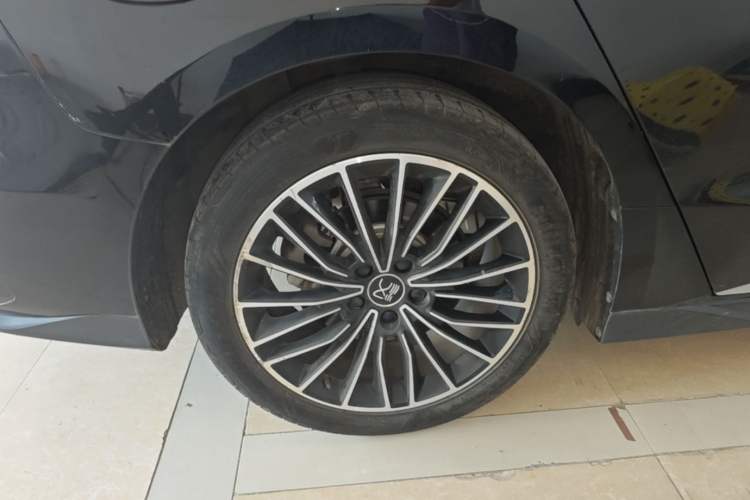 Used BYD Han 2023 DM-i Champion Edition 121KM Prestige Model Right Rear Wheel Hub