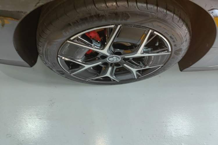 Used BYD Han 2023 DM-i Champion Edition 200KM Premium Model Right Rear Wheel Hub