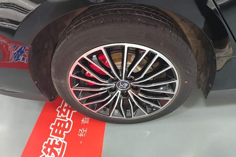 Used BYD Han 2023 DM-i Champion Edition 121KM Prestige Model Right Rear Wheel Hub