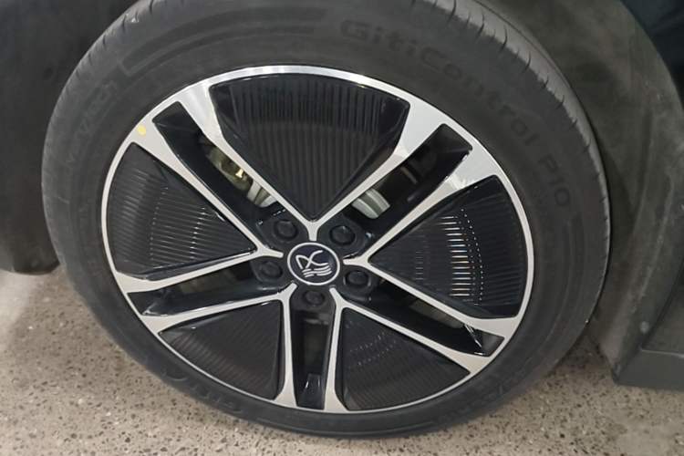 Used BYD Han 2023 EV Champion Edition 605KM Front-Drive Premium Model Right Rear Wheel Hub