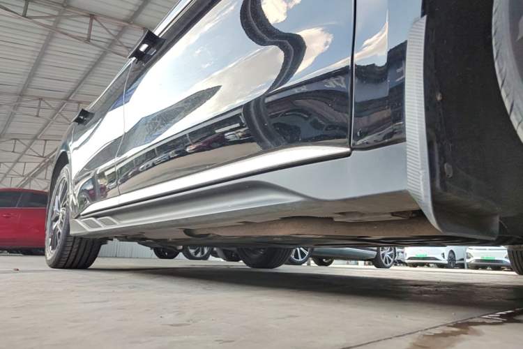 Used BYD Han 2023 DM-i Champion Edition 121KM Prestige Model Right Side Sill